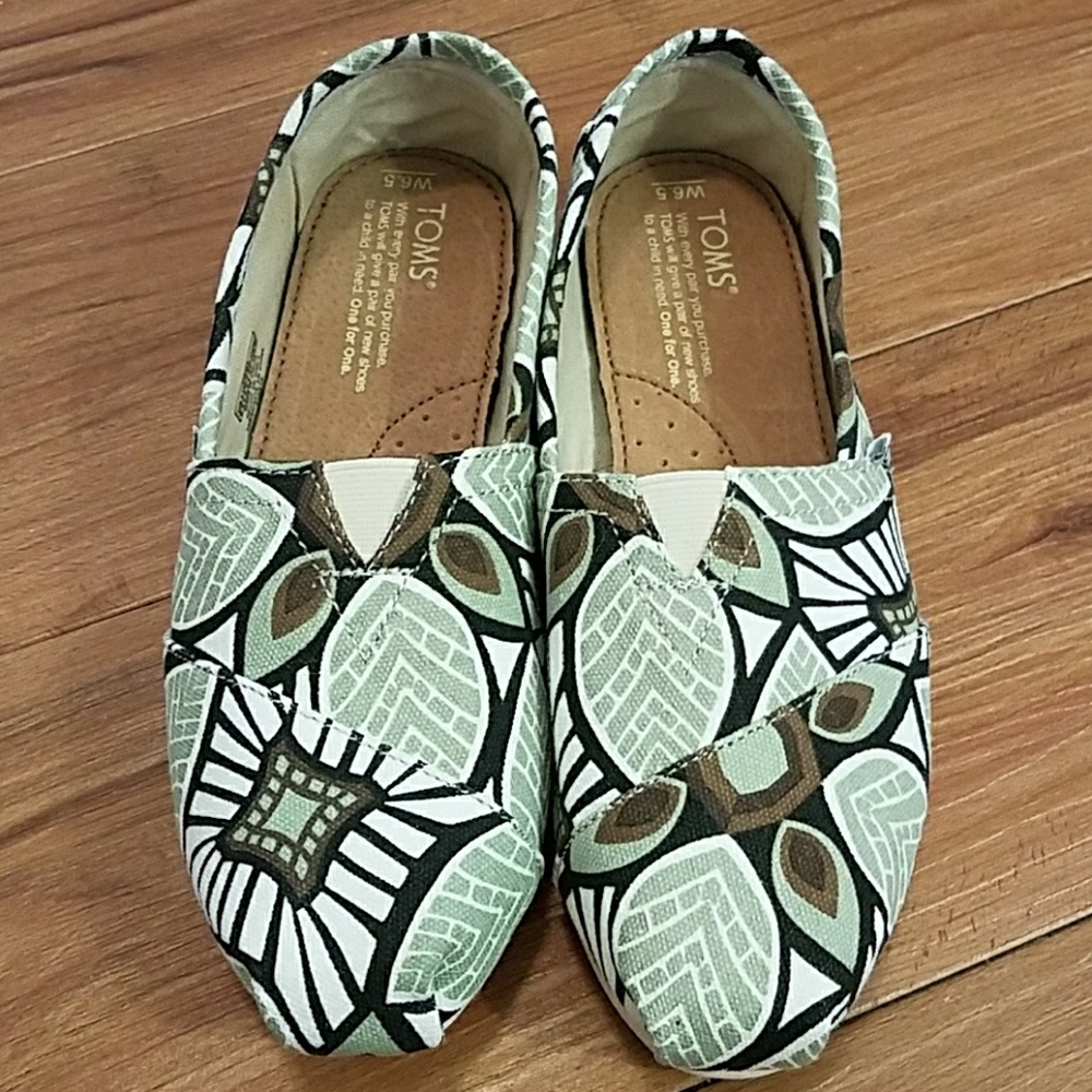 New Toms! Women's size 6.5